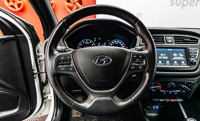 Hyundai i20 cena 53900 przebieg: 64187, rok produkcji 2019 z Staszów małe 277